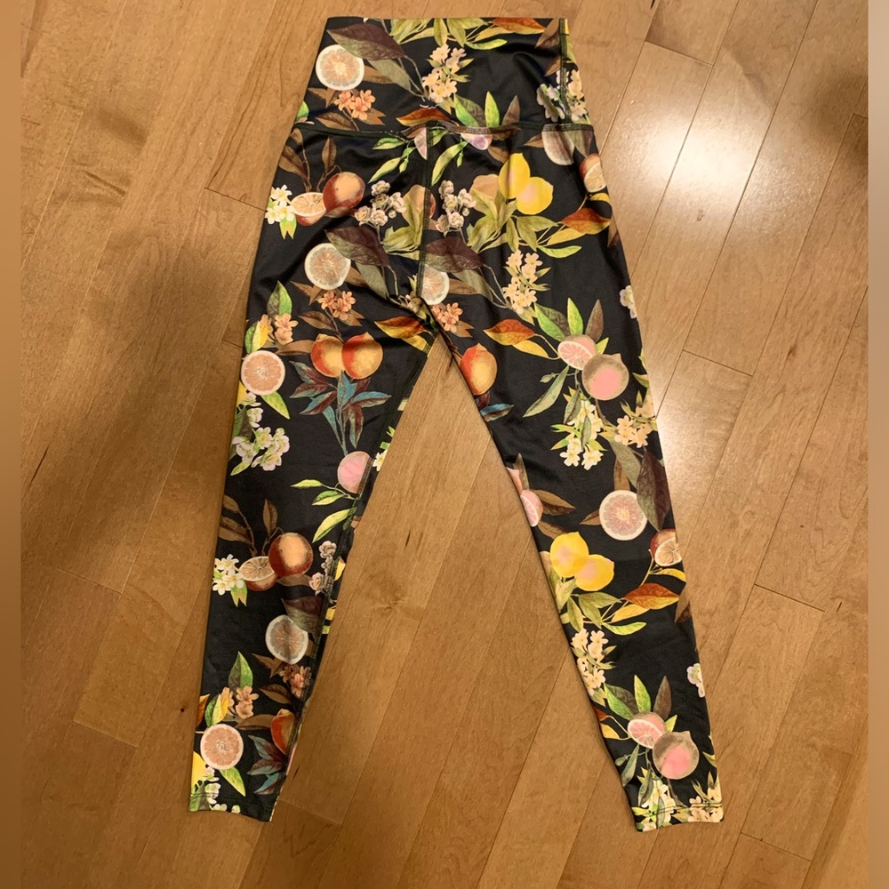Lux Leafy Citrus High Waisted Midi Legging 
Eden Green Leafy Citrus / M